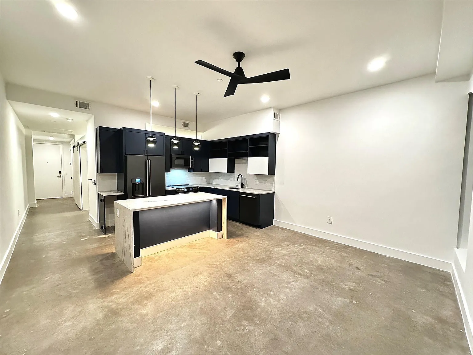1 bed, 1.0 bath, 693 sqft, $2,499 — Photo 1