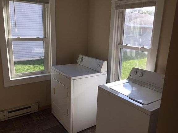3rd image of 411 21st Ave N