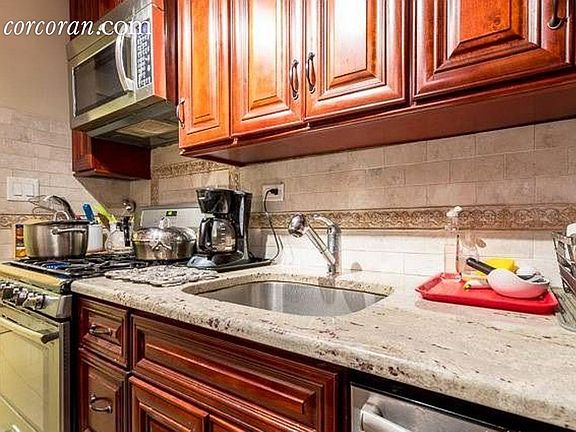 3rd image of 175 Willoughby St APT 8D