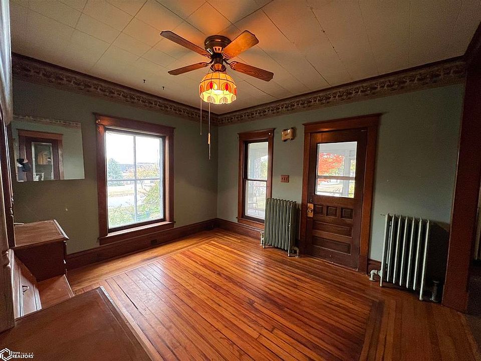 304 Iowa St, Iowa Falls, IA 50126 Zillow