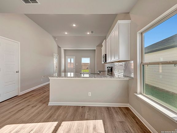 3rd image of 4297 Carlotta Drive