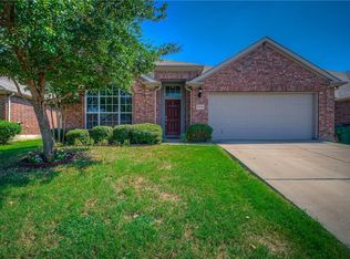 8904 Yosemite Trl, Aubrey, TX 76227