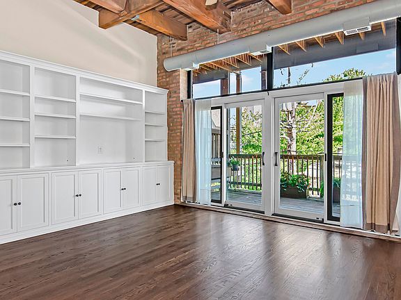 OPEN LIVING ROOM W/ PRIVATE DECK