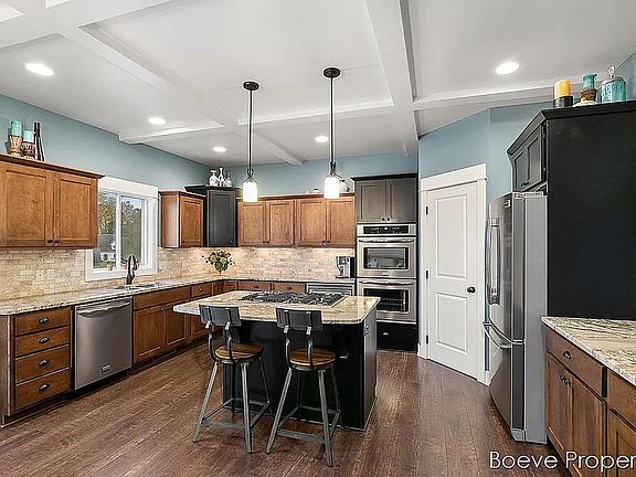 3rd image of 3930 Sidehill Dr