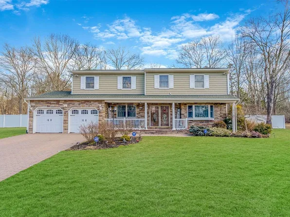 11 Eason Drive, Ridge, NY 11961