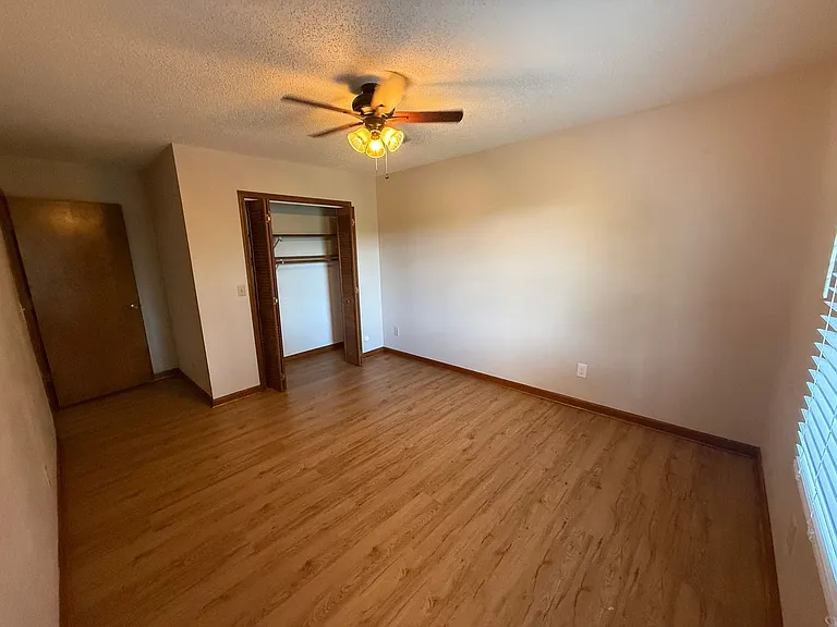 1201 Eastbrook Dr — Photo 17
