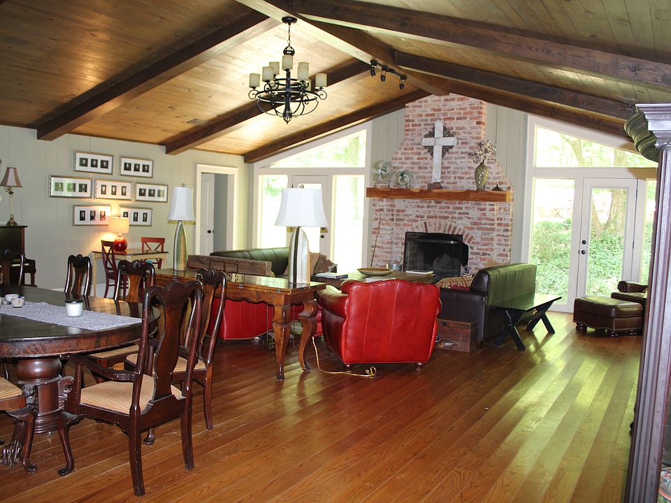 1st image of 611 Park Dr