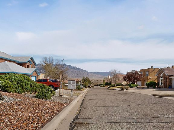 3rd image of 6755 Wolf Creek Ct NE