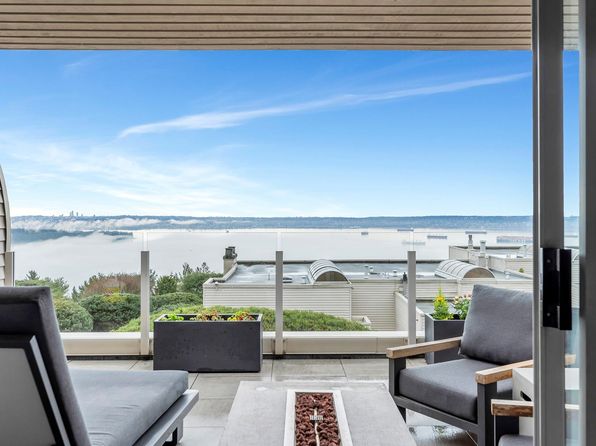 2274 Folkestone Way #107, West Vancouver, BC V7S 2X7