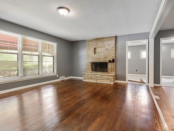 5th image of 10413 Palmer Ave