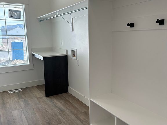 5th image of 638 Barnwood Rd