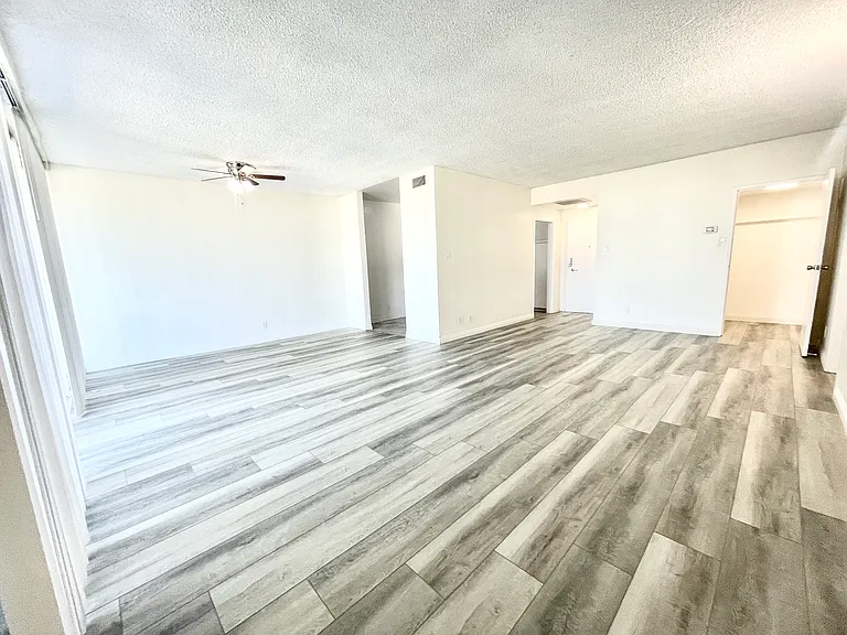 Occidental Towers Apartments — Photo 146
