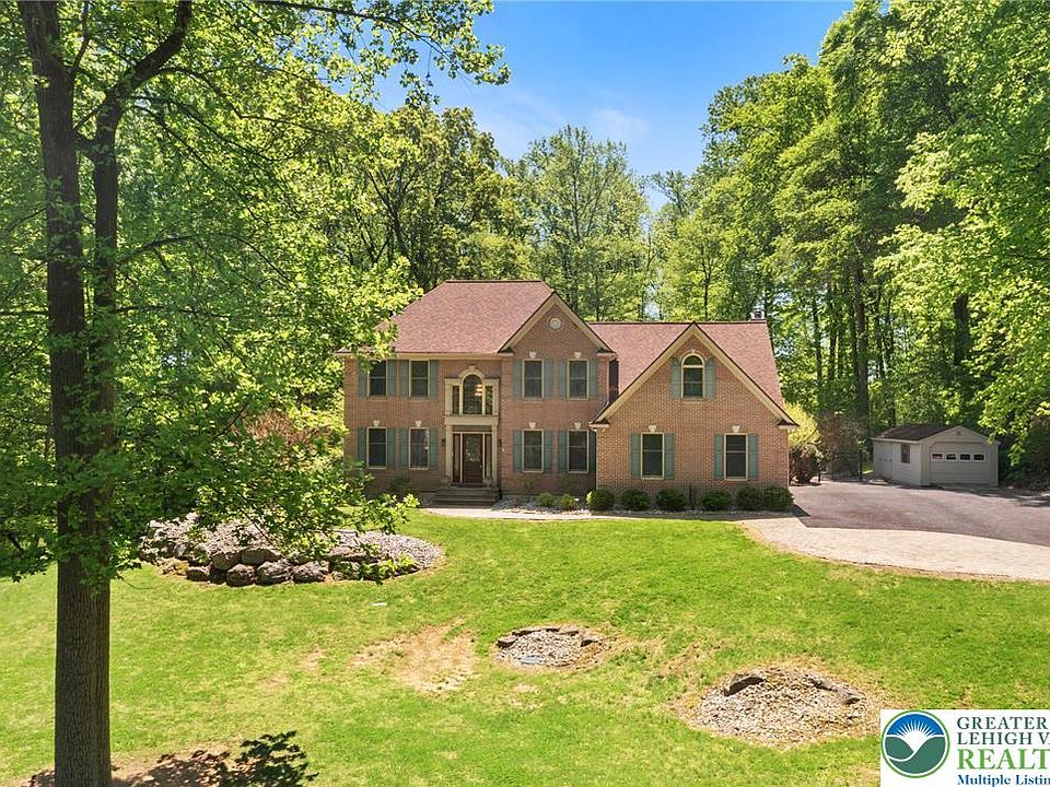 1st image of 5925 Robin Ln