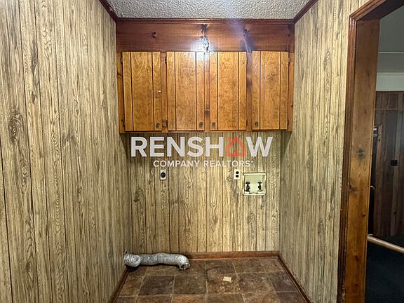 5th image of 584 Lark St