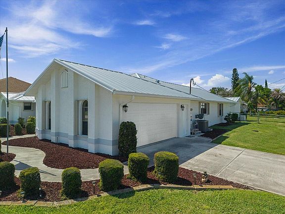 3rd image of 2373 SE GRAND Drive