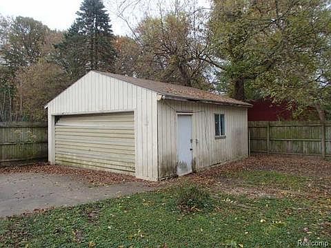 2nd image of 3149 W Gracelawn Ave