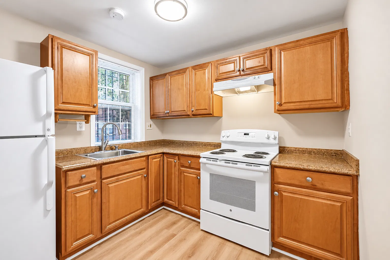4554 MacArthur Blvd NW - 3 — Photo 4