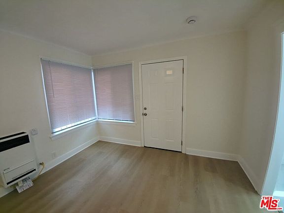 3rd image of 4215 S Budlong Ave #4215
