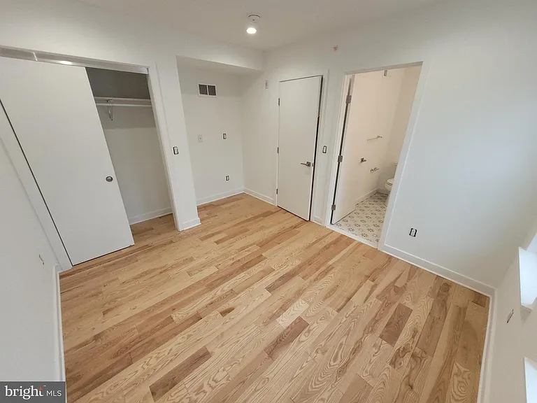 223 E Girard Ave #1R — Photo 13