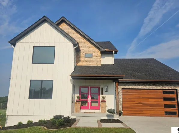 8602 Lake Ridge Dr, Plattsmouth, NE 68048