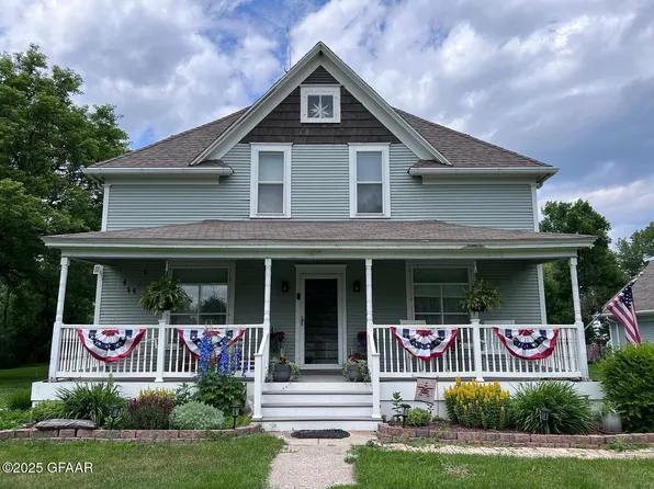 1742 22nd Ave NE, Grand Forks, ND 58203