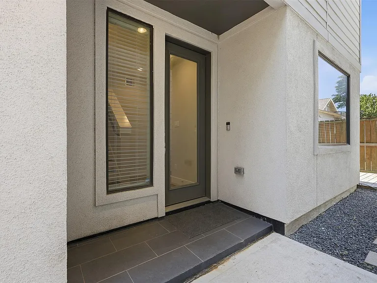 2403 Everett St #A — Photo 2