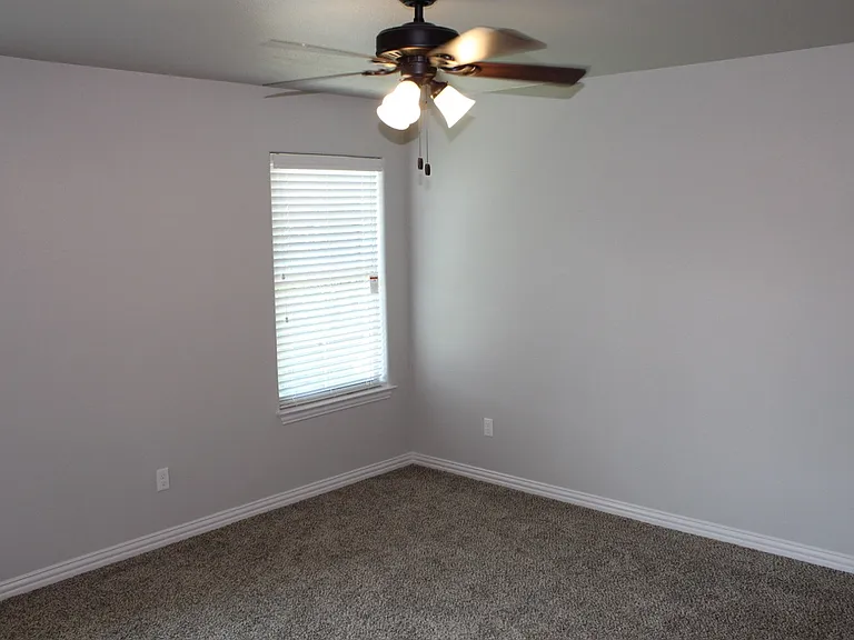 208 W Lake St — Photo 4
