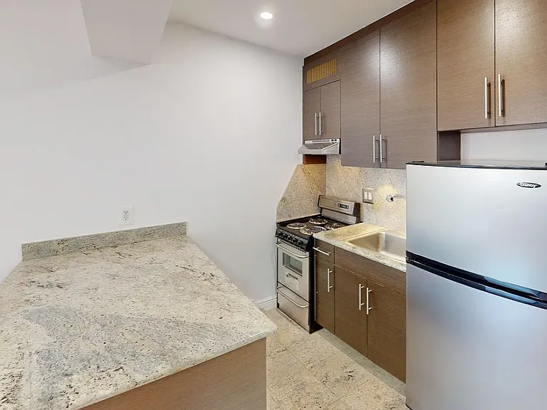 50 Prince St #4E — Photo 6