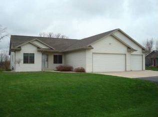 8365 Moeser Ln, Larsen, WI 54947