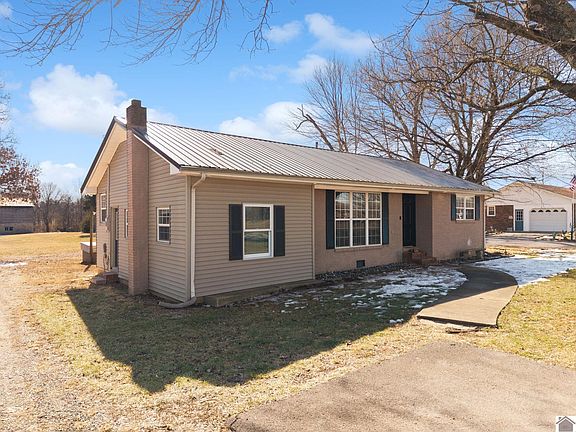 3rd image of 27 Christian Ln