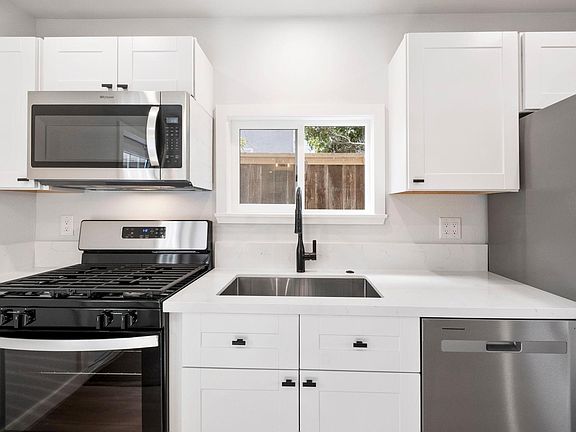 5th image of 445 Cypress Dr #8