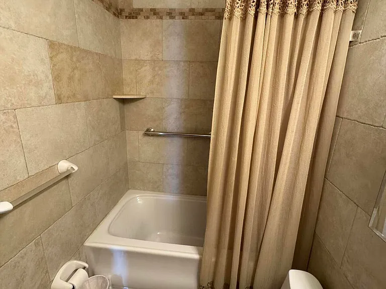 31 Navarra Dr — Photo 11