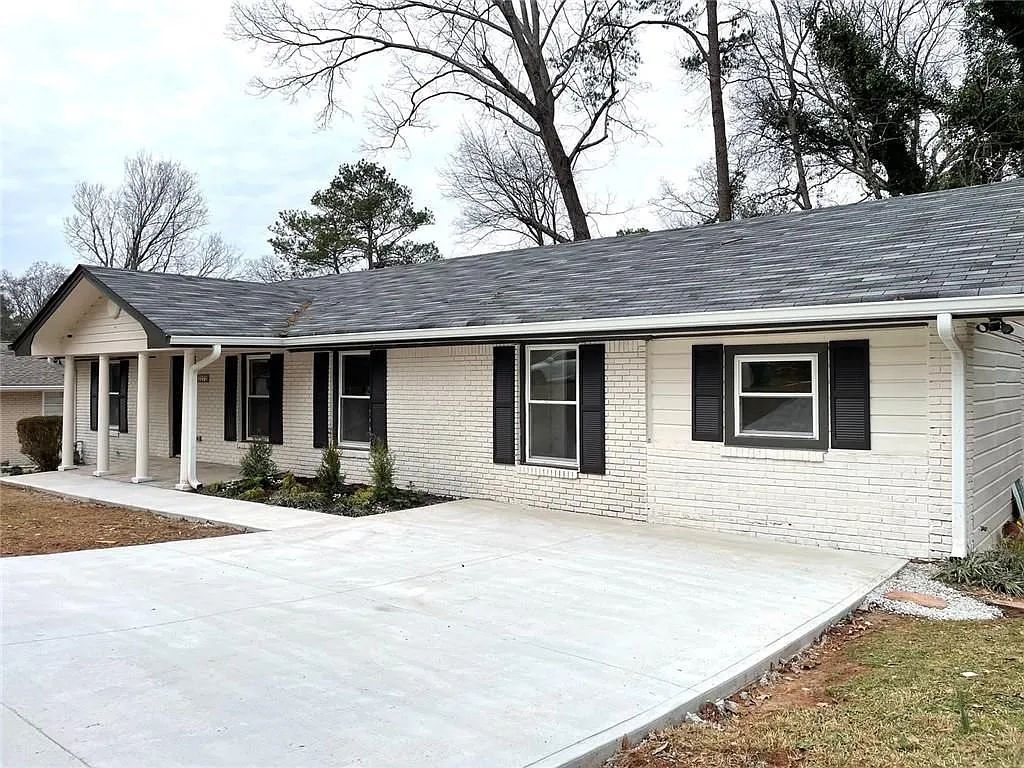3 bed, 2.0 bath, 2650 sqft, $2,250 — Photo 2