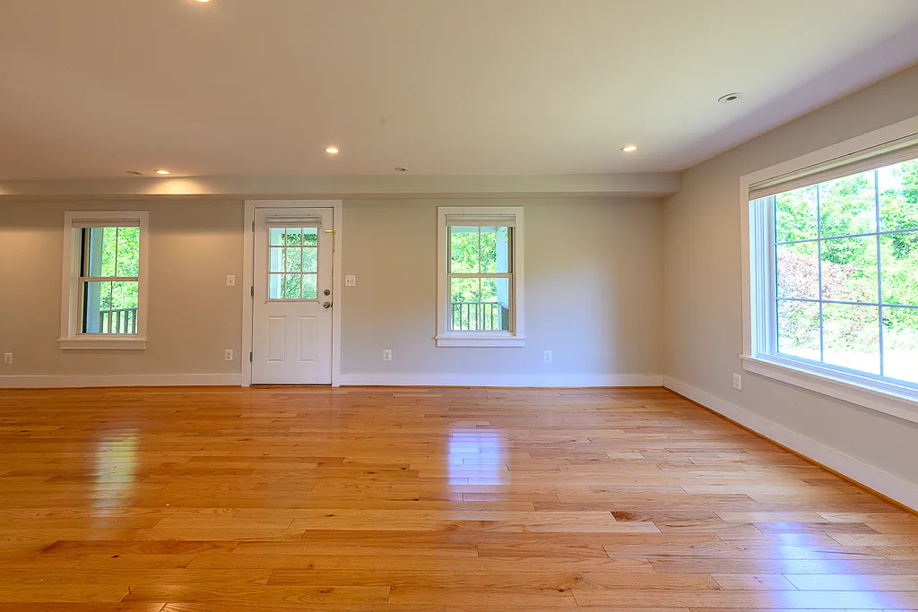 4555 Old Tavern Rd — Photo 4