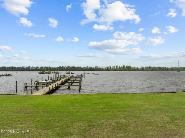 130 S Washington Harbour Avenue, Washington, NC 27889