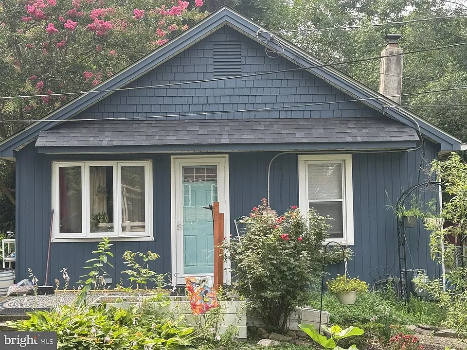 319 Delaware Ave
