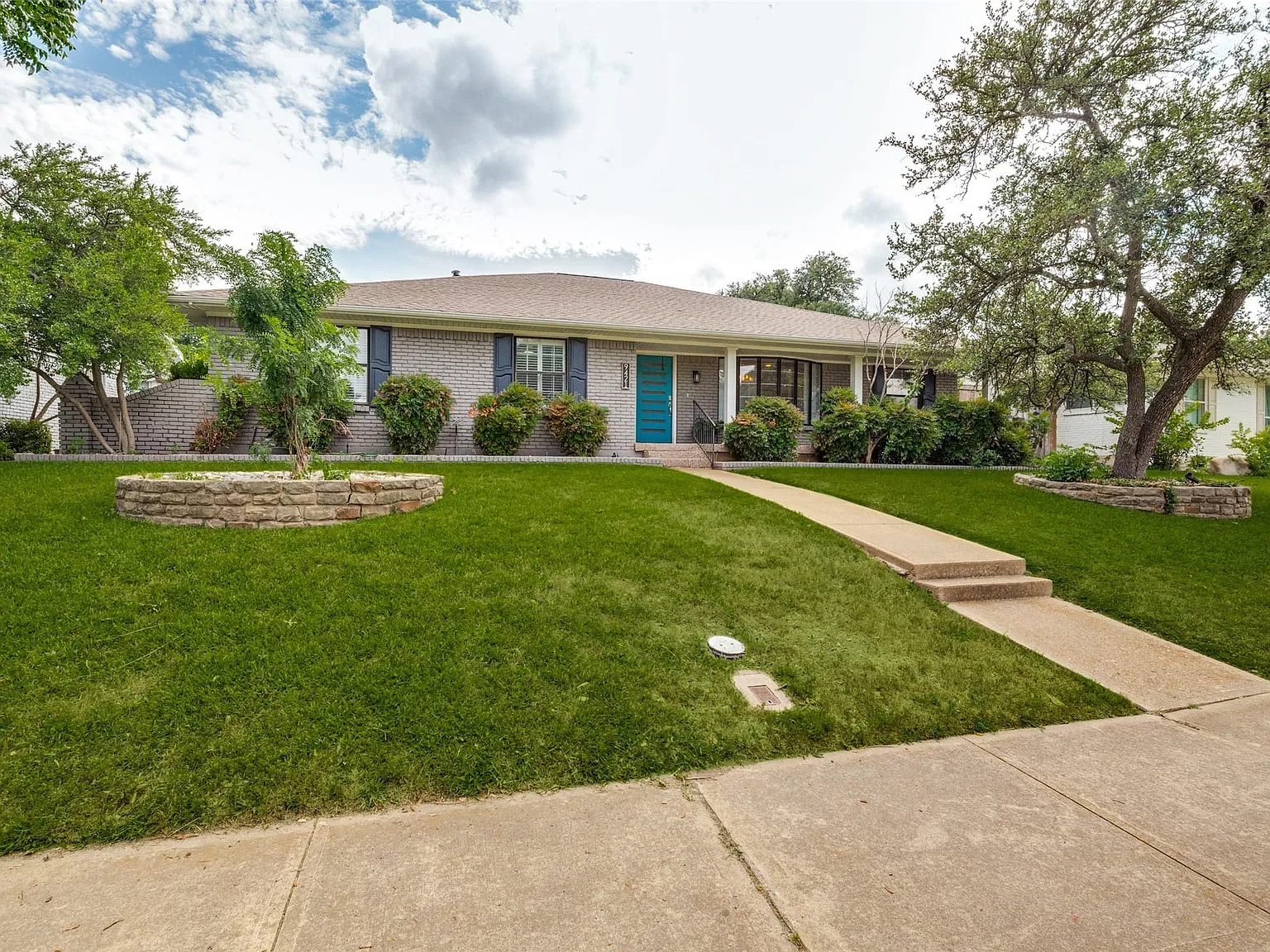 4 bed, 3.0 bath, 2609 sqft, $3,800 — Photo 1