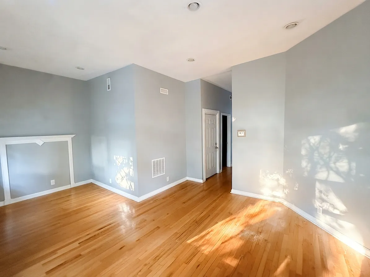 6615 S Drexel Ave — Photo 3