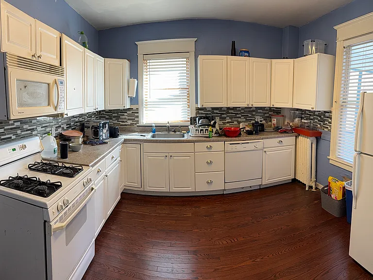 438-440 Hudson Ave #A — Photo 7