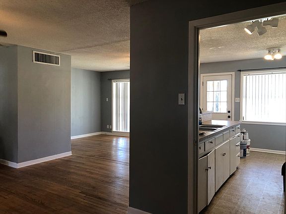 3rd image of 2511 Smu Ave