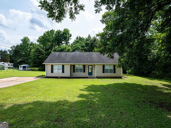 2nd image of 372 McCart Rd
