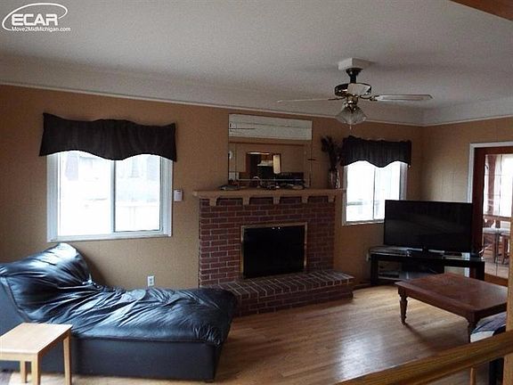 2nd image of 2349 Marjorie Ln
