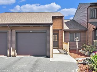 633 Maple Creek Dr, Holland, MI 49423