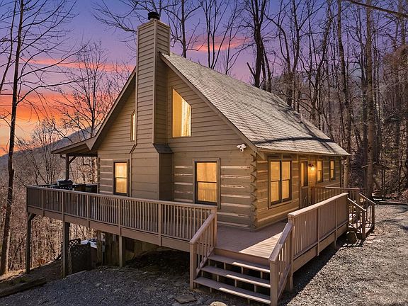 2nd image of 304 Ridge Cir