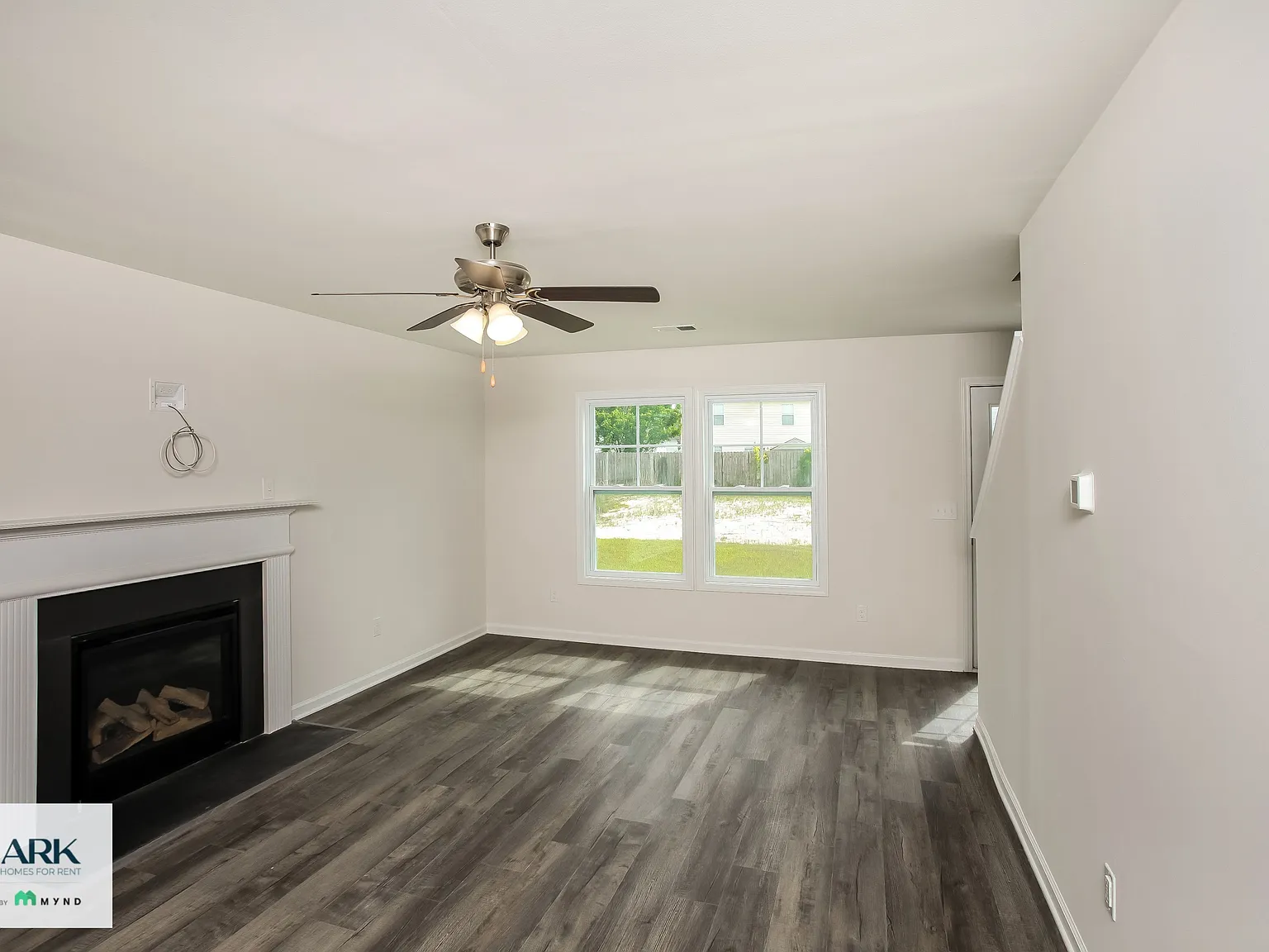 4 bed, 2.0 bath, 1900 sqft, $1,999 — Photo 2