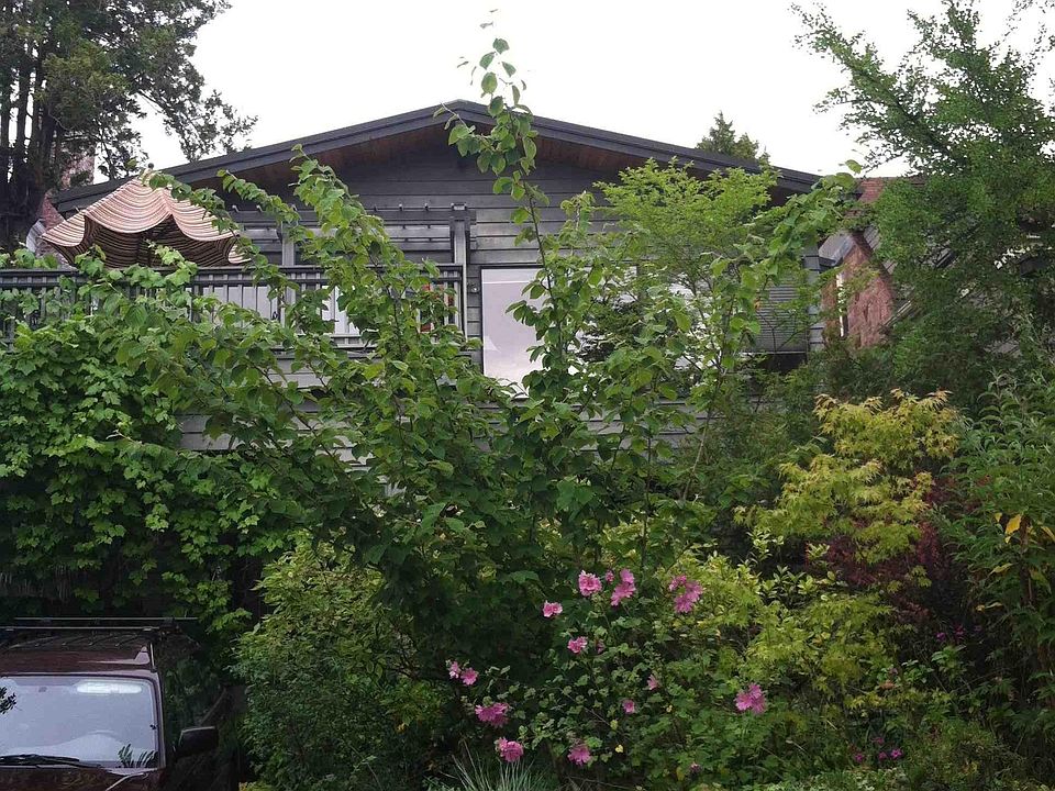 2nd image of 3839 46th Ave NE