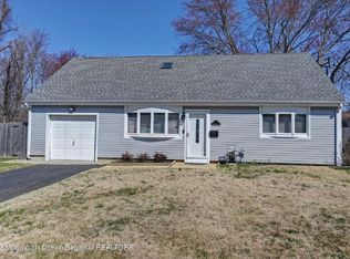 1 Hemingway Dr, Hazlet, NJ 07730