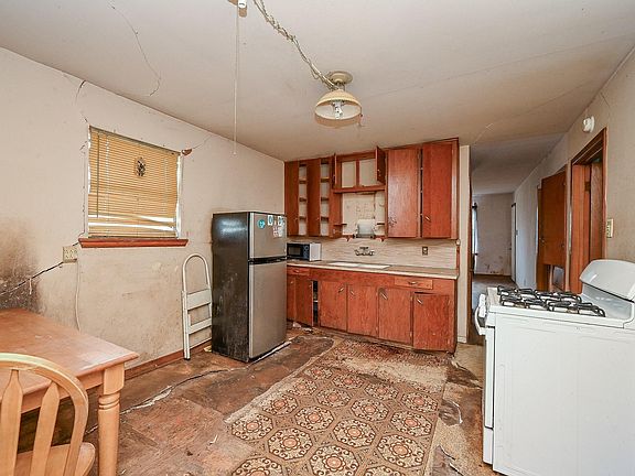 4th image of 5905 Willow St