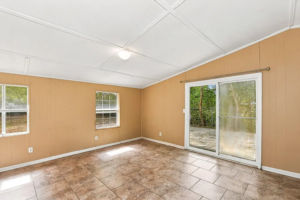 4 bed, 2.0 bath, 1542 sqft, $1,880 — Photo 2