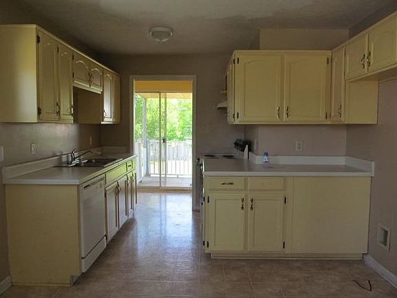 3rd image of 505 Washington Ct